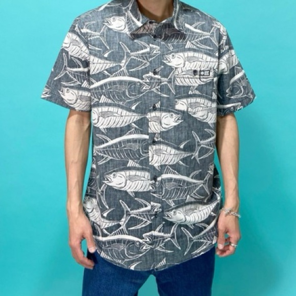 Salty Crew Markets SS Woven Short Sleeve Button Shirt Small black ocean fish